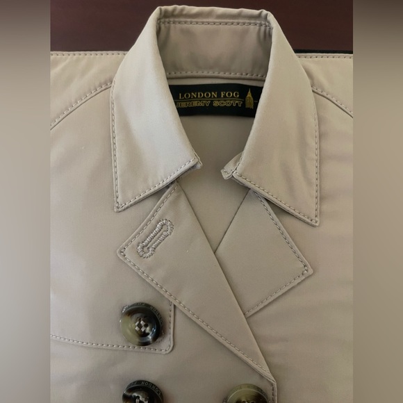 Jeremy Scott London Fog - Trench Laptop Case - Picture 9 of 9